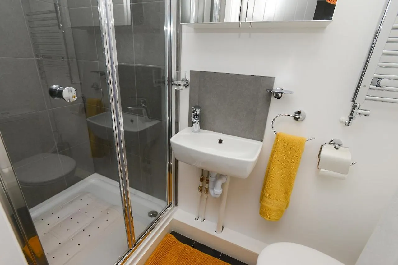 De Luxe Short Stays-Middleton Lodge Nottingham Apartment